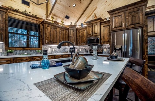 Octavia Cabin | Corner Pocket Escape