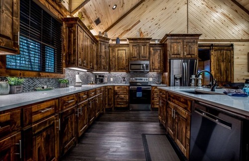 Octavia Cabin | Corner Pocket Escape