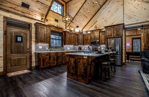 Octavia Cabin | Corner Pocket Escape