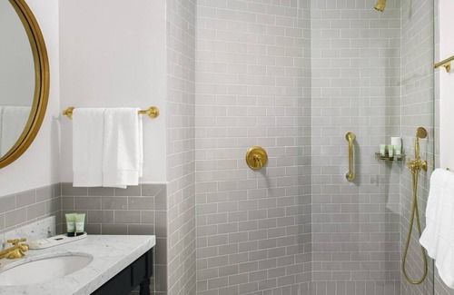 Shelter Island Heights Hotel | Corner Preferred Room | The Pridwin Hotel and Cottages