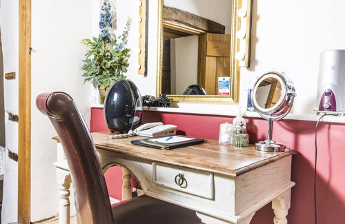 Llangollen House | Cornerstones, 16th Century Luxury Self Catering House overlooking the River Dee