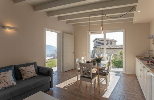 Villanuova sul Clisi Apartment | Cornice sul Garda - Cherrywood - Lake view and garden in residence with pool