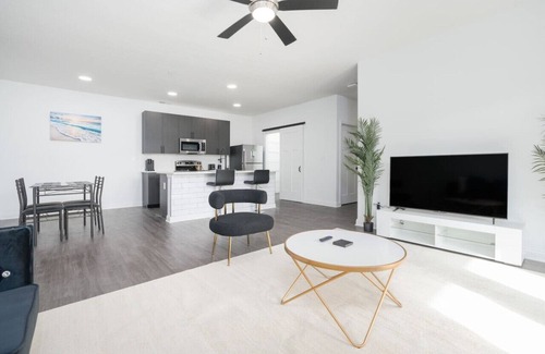 Whitestown Apartment | Corporate Housing by MGM