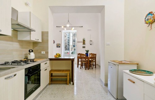Corso dei Mille - Sant'Erasmo Apartment | Corso dei Mille Railway Apartment