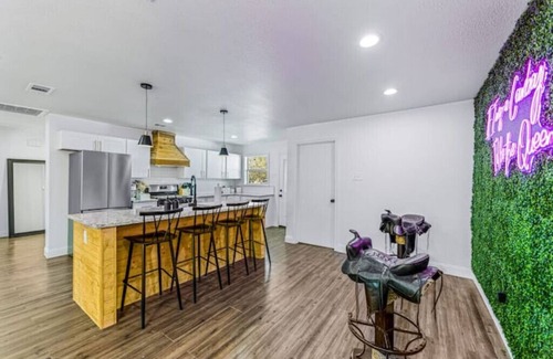 Fort Worth House | Cosmic Cowgirl 3 minutes from the Stockyards!n
