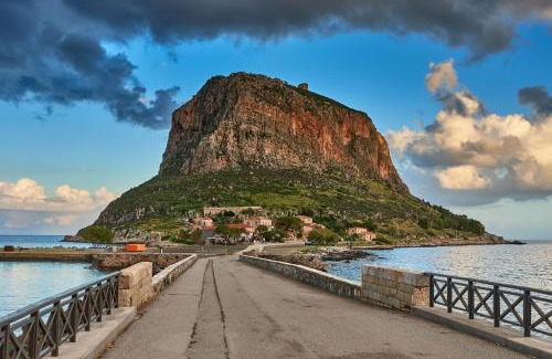 Monemvasia Apartment | Cosmo Rooms - Seaside Elegance with Views of Monemvasia Castle