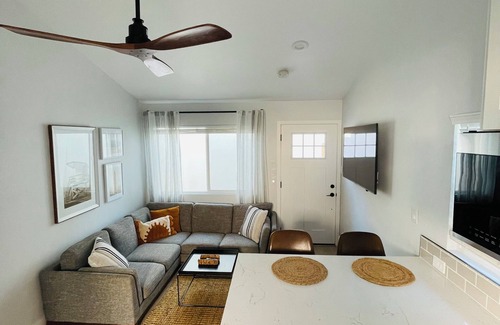 Downtown Cottage | Costa Mesa Guesthouse near beaches, freeways, much more!