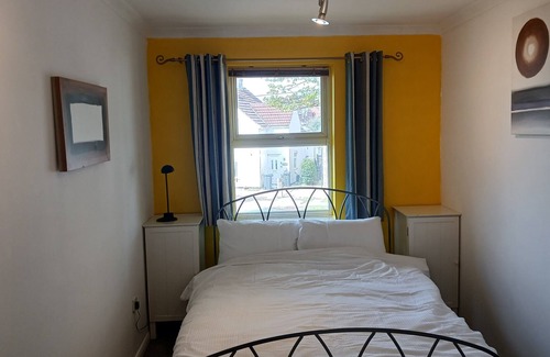 Swindon Apartment | Cosy 1-Bed Apartment in Swindon, private parking