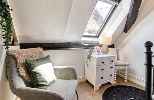 Tewkesbury House | Cosy 1 Bed Home