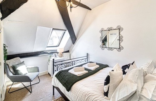 Tewkesbury House | Cosy 1 Bed Home