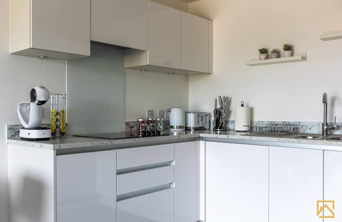 Milton Keynes Apartment | Cosy 1 bed near peaceful canal