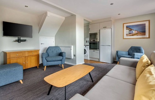 Cromer Condo | Cosy 2-Bed Apartment | Seaside Resort | Sleeps 6
