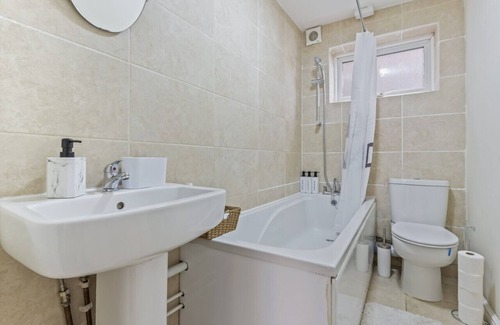 Redhill Apartment | Cosy 2 Bed, Gatwick Airport