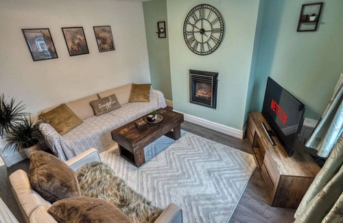 Trafford Cottage | Cosy 2BDR Trafford Cottage, Fits 5, EV charger, WIFI, Parking n