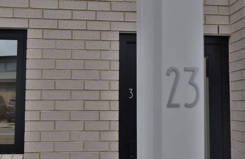 Henderson Apartment | Cosy 2BR House in Awaroa Road