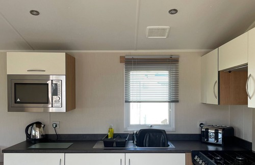 St Leonards-On-Sea Cabin | Cosy 3-Bed Caravan,combe haven st Leonards on sea