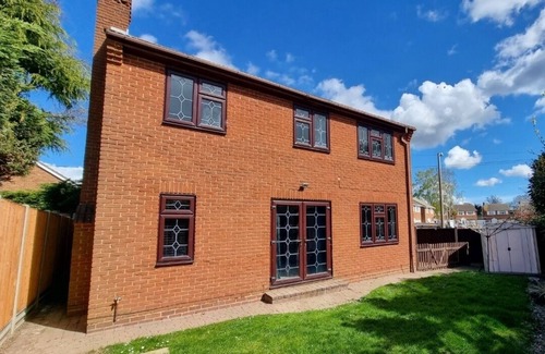 Rayleigh House | Cosy 4 bed detached house, sleeps up to 7 people