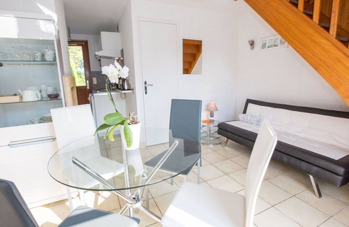 Saint-Jouan-des-Guerets Apartment | Cosy apartment for 4 guests with WIFI, pool, TV and terrace