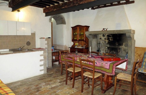 Bagnoregio Villa | Cosy apartment in villa for 4 guests with pool, WIFI, patio and parking