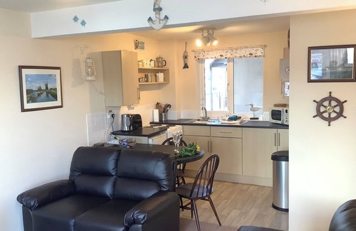 Wroxham Cottage | Cosy and comfortable Riverside Cottage in Wroxham, the Gateway to the Broads