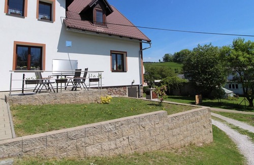 Cerny Dul Apartment | Cosy apartment for 6 people with private pool, WIFI, TV, terrace and parking