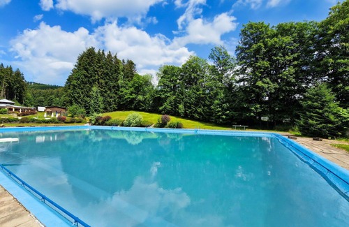 Mlade Buky Apartment | Cosy apartment for 2 guests with pool, A/C, WIFI, TV, patio, pets allowed and parking
