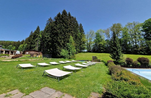 Mlade Buky Apartment | Cosy apartment for 2 guests with pool, A/C, WIFI, TV, patio, pets allowed and parking