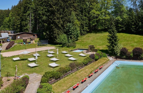 Mlade Buky Apartment | Cosy apartment for 2 guests with pool, A/C, WIFI, TV, patio, pets allowed and parking