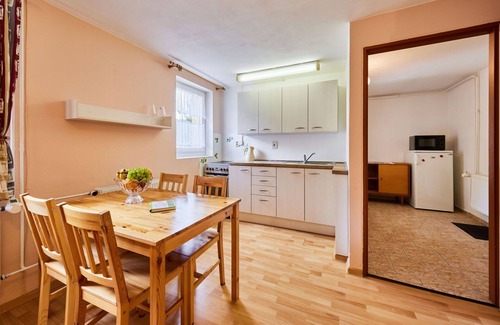 Svoboda nad Upou Apartment | Cosy apartment for 4 guests with WIFI, TV, patio, pets allowed and parking
