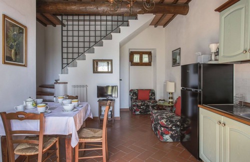 Castelfranco di Sopra Villa | Cosy apartment in villa for 3 guests with pool, WIFI, TV and patio