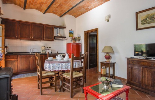 Castelfranco di Sopra Villa | Cosy apartment in villa for 4 guests with pool, WIFI, TV and patio