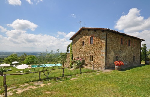Castelnuovo Berardenga Apartment | Cosy apartment for 2 people with WIFI, A/C, pool, pets allowed and panoramic view