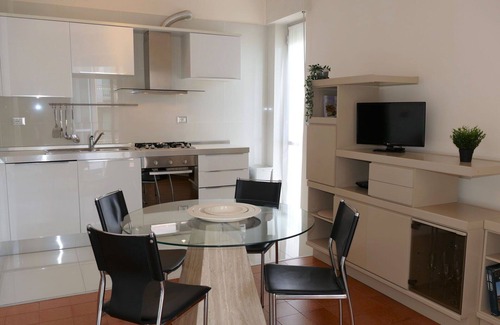 Santo Stefano al Mare Apartment | Cosy apartment for 4 guests with WIFI and balcony