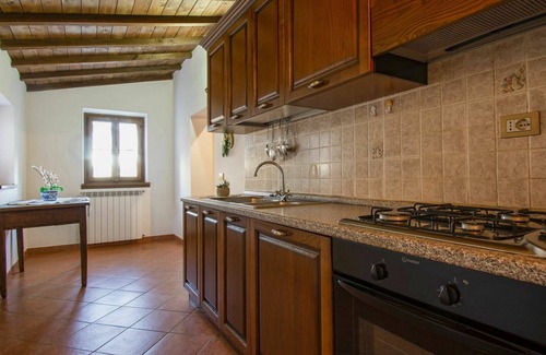 Fabbriche di Vallico Villa | Cosy apartment in villa for 6 guests with WIFI, pool, TV, patio and pets allowed