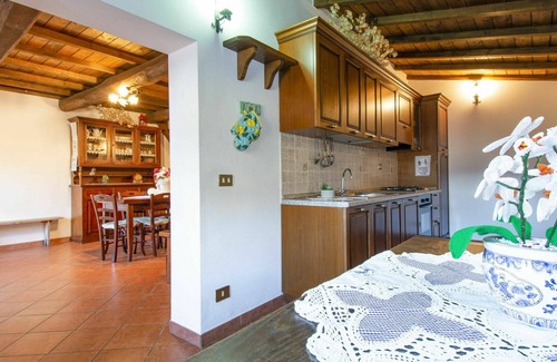Fabbriche di Vallico Villa | Cosy apartment in villa for 6 guests with WIFI, pool, TV, patio and pets allowed