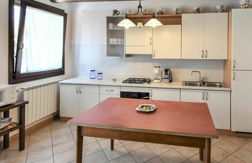 Ariano nel Polesine House | Cosy apartment in villa for 9 guests with pool, WIFI, A/C, TV and patio