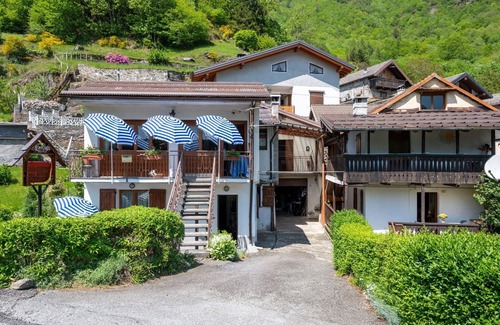 Calasca-Castiglione Apartment | Cosy apartment for 5 people with WIFI, TV, balcony and pets allowed