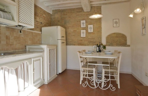 Montalcino Villa | Cosy apartment in villa with WIFI, pool, TV, terrace, pets allowed and panoramic view
