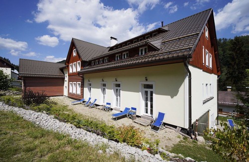 Albrechtice v Jizerskych horach Apartment | Cosy apartment for 4 guests with hot tub, WIFI, TV and parking