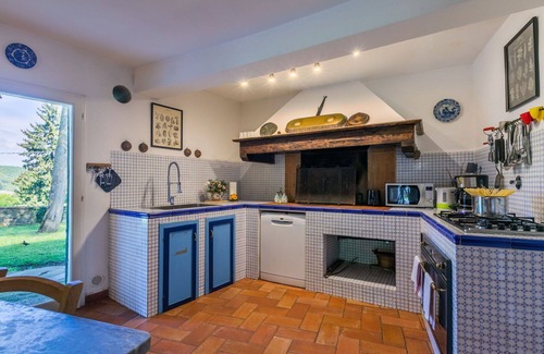 Torsoli Villa | Cosy apartment in villa for 20 guests with WIFI, private pool, TV, terrace and pets allowed