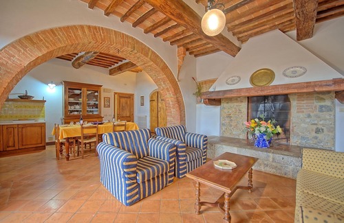 Monteroni d'Arbia Apartment | Cosy apartment for 7 people with pool, WIFI, close to Siena