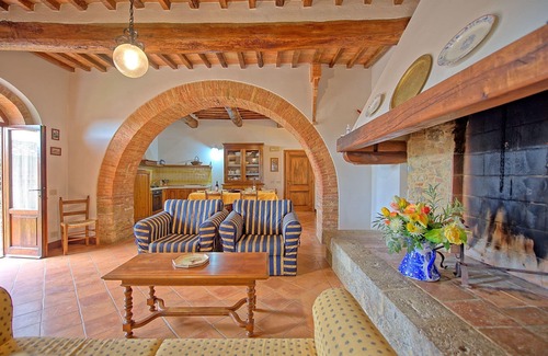 Monteroni d'Arbia Apartment | Cosy apartment for 7 people with pool, WIFI, close to Siena