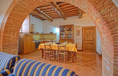 Monteroni d'Arbia Apartment | Cosy apartment for 7 people with pool, WIFI, close to Siena