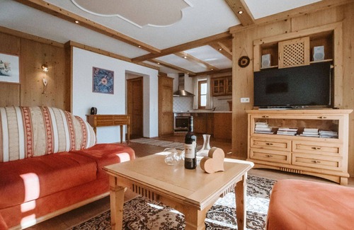 Konigsleiten Apartment | Cosy apartment for 8 people with WIFI, TV and terrace