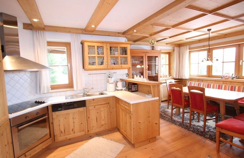 Konigsleiten Apartment | Cosy apartment for 8 people with WIFI, TV and terrace