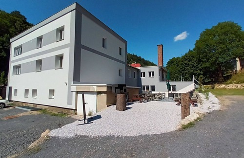 Desna Apartment | Cosy apartment for 4 people with pool, WIFI, TV, patio and parking