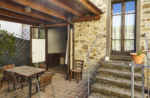 Capolona Apartment | Cosy apartment for 2 guests with WIFI, pool, TV and pets allowed, close to Arezzo