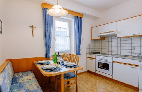 Andriano Apartment | Cosy apartment for 2 people with WIFI, pool, TV and patio