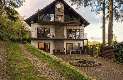 Immerath Apartment | Cosy apartment for 21 people with WIFI, TV, terrace and pets allowed