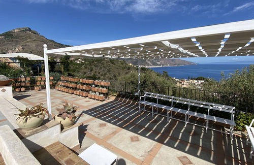 Mazzaro Apartment | Cosy apartment for 3 guests with A/C, pool, WIFI, terrace, pets allowed and parking